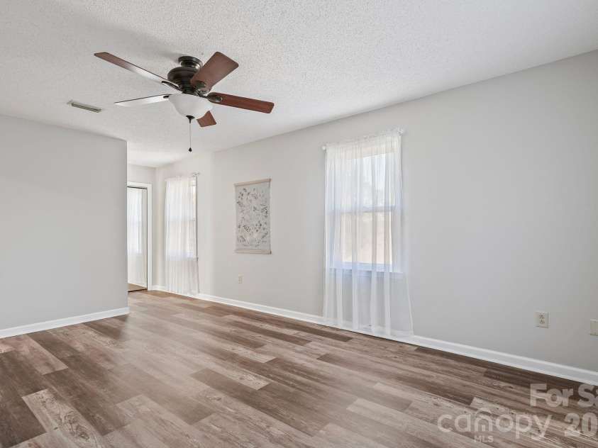 5976 Gold Creek Estate Drive, Hickory, NC 28601.  MLS# CAR4425606, YatesRealty ID 34435. 