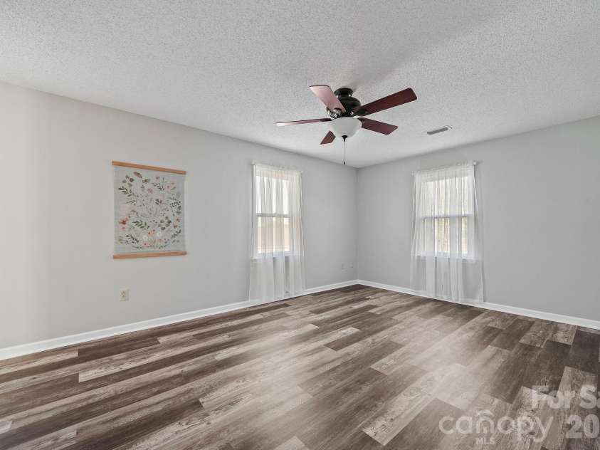 5976 Gold Creek Estate Drive, Hickory, NC 28601.  MLS# CAR4425606, YatesRealty ID 34435. Primary Bdrm