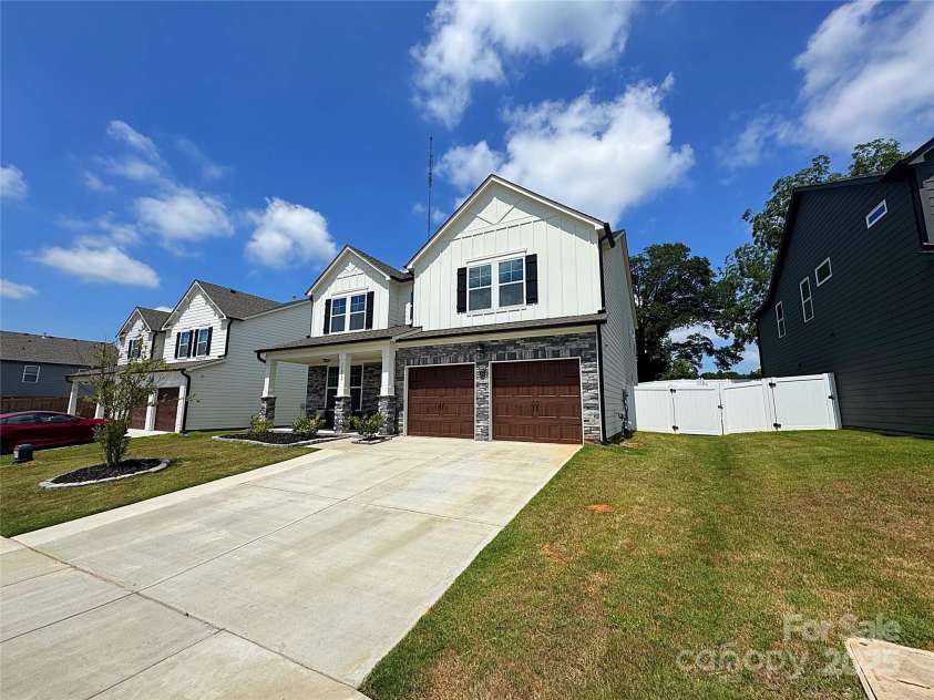 11012 Commons Drive, Charlotte, NC 28213.  MLS# CAR4293410, YatesRealty ID 34436. 