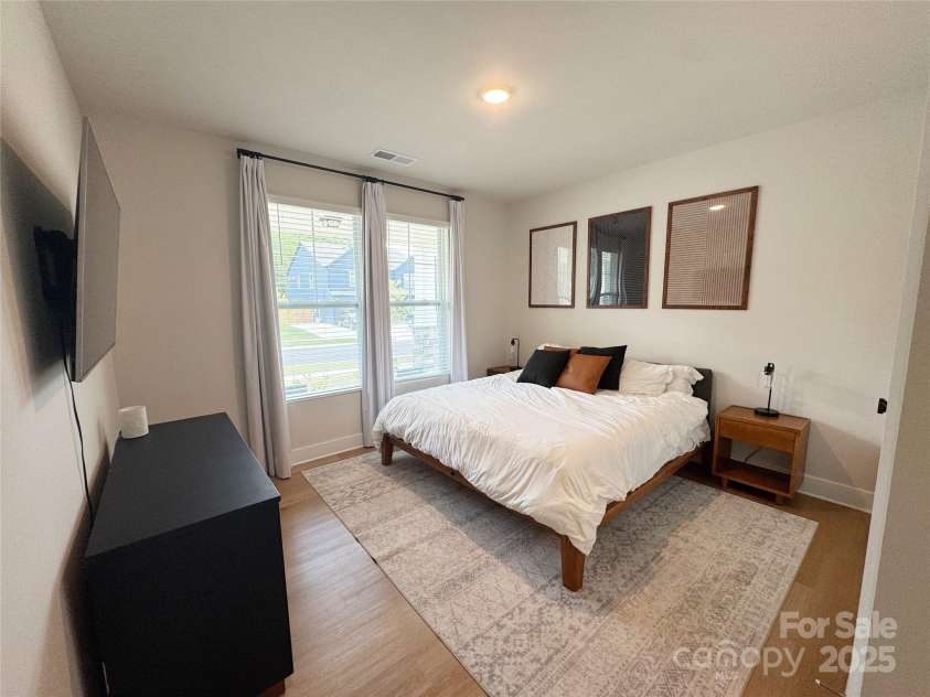 11012 Commons Drive, Charlotte, NC 28213.  MLS# CAR4293410, YatesRealty ID 34436. 