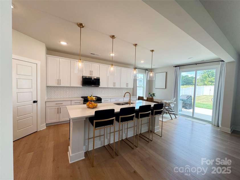 11012 Commons Drive, Charlotte, NC 28213.  MLS# CAR4293410, YatesRealty ID 34436. 