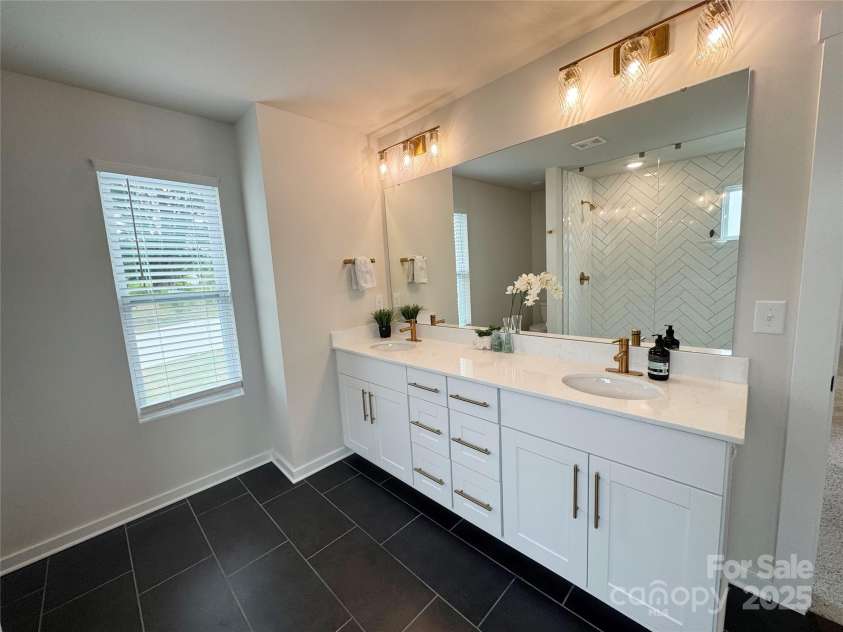 11012 Commons Drive, Charlotte, NC 28213.  MLS# CAR4293410, YatesRealty ID 34436. 