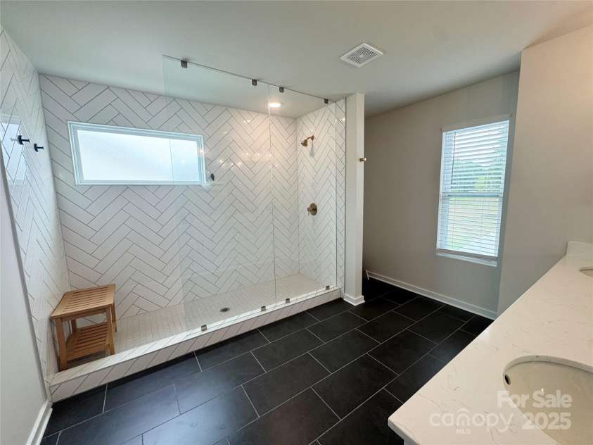 11012 Commons Drive, Charlotte, NC 28213.  MLS# CAR4293410, YatesRealty ID 34436. 