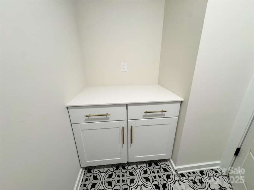 11012 Commons Drive, Charlotte, NC 28213.  MLS# CAR4293410, YatesRealty ID 34436. 