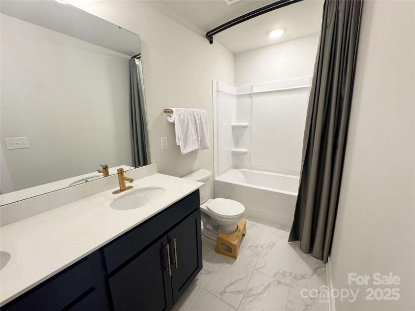 11012 Commons Drive, Charlotte, NC 28213.  MLS# CAR4293410, YatesRealty ID 34436. 