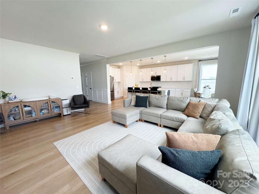 11012 Commons Drive, Charlotte, NC 28213.  MLS# CAR4293410, YatesRealty ID 34436. 