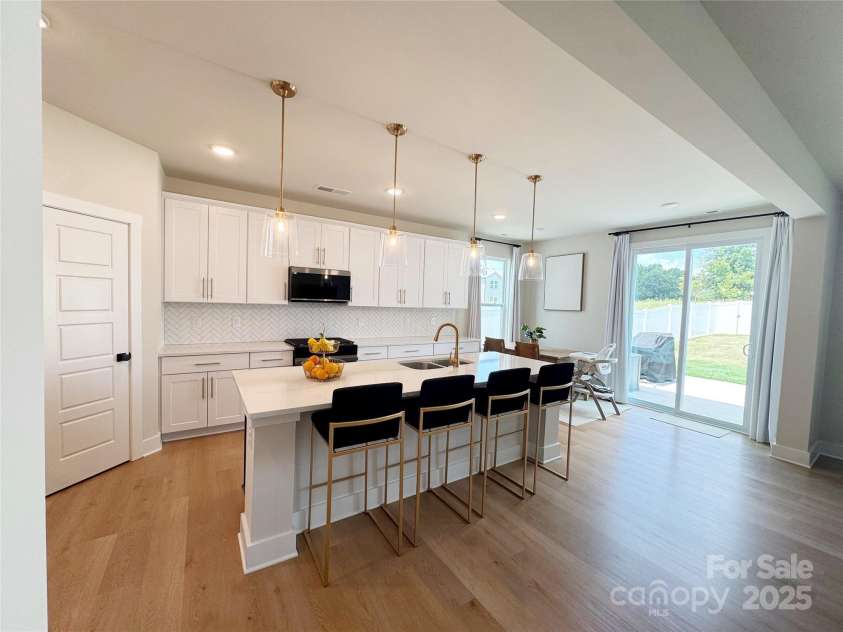 11012 Commons Drive, Charlotte, NC 28213.  MLS# CAR4293410, YatesRealty ID 34436. 