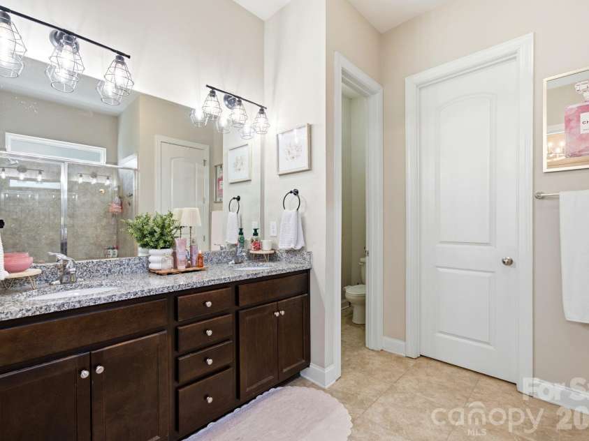 2017 Pinyon Lane, Lancaster, SC 29720.  MLS# CAR4399297, YatesRealty ID 34436. Primary Bathroom