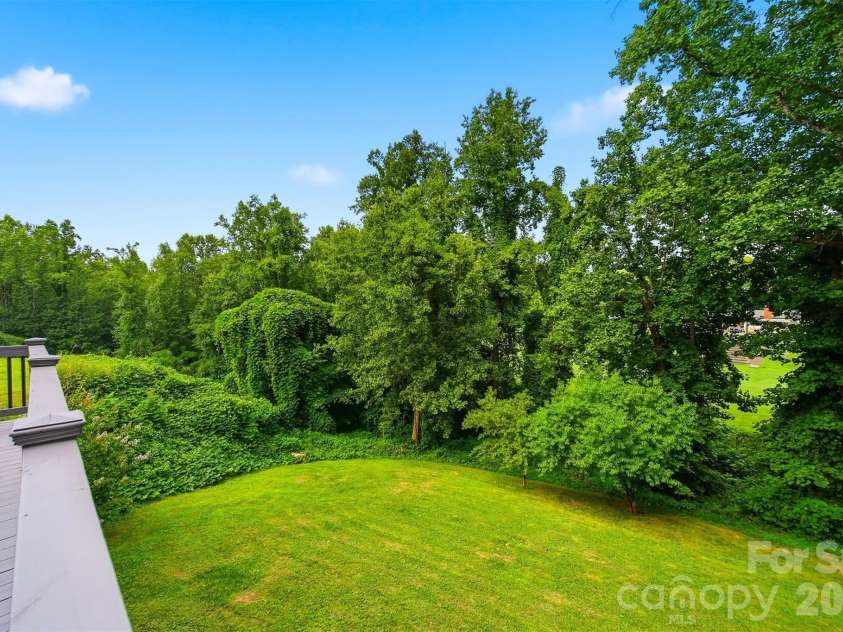 418 Arlington Circle, Lenoir, NC 28645.  MLS# CAR4390975, YatesRealty ID 34437. 