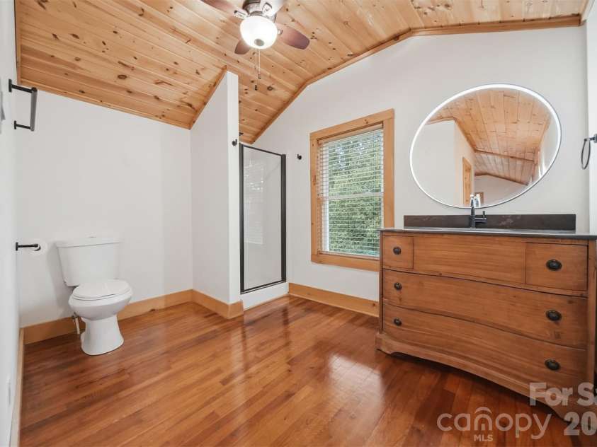 418 Arlington Circle, Lenoir, NC 28645.  MLS# CAR4390975, YatesRealty ID 34437. 