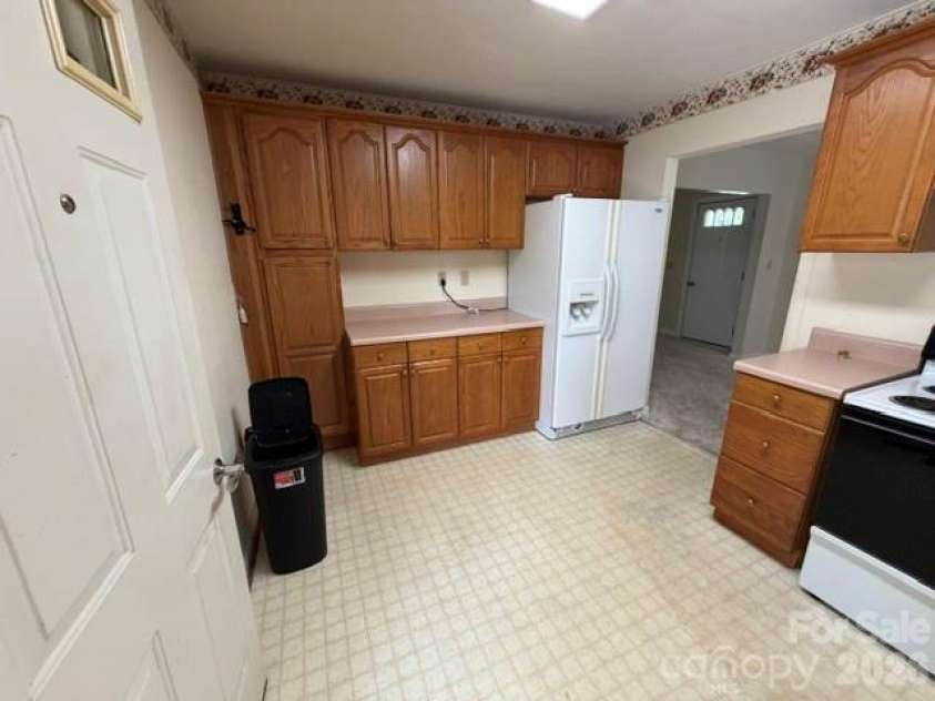 620 Rutherford Road, Marion, NC 28752.  MLS# CAR4396566, YatesRealty ID 34438. 