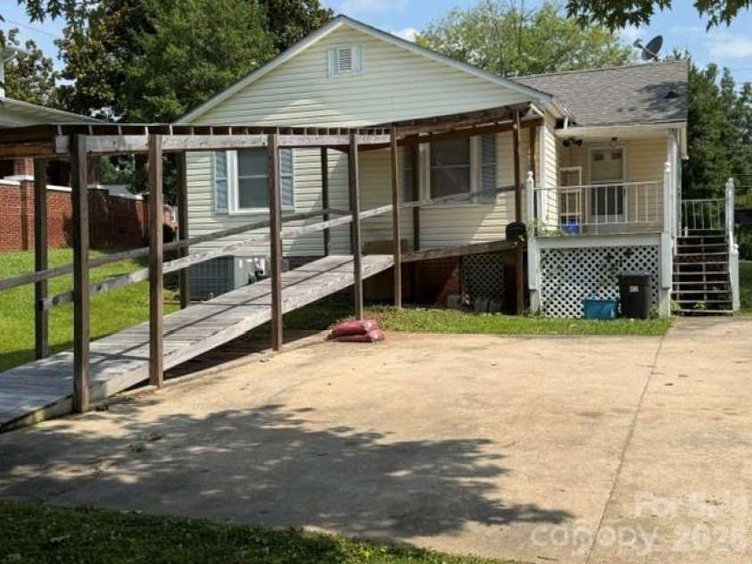 620 Rutherford Road, Marion, NC 28752.  MLS# CAR4396566, YatesRealty ID 34438. 
