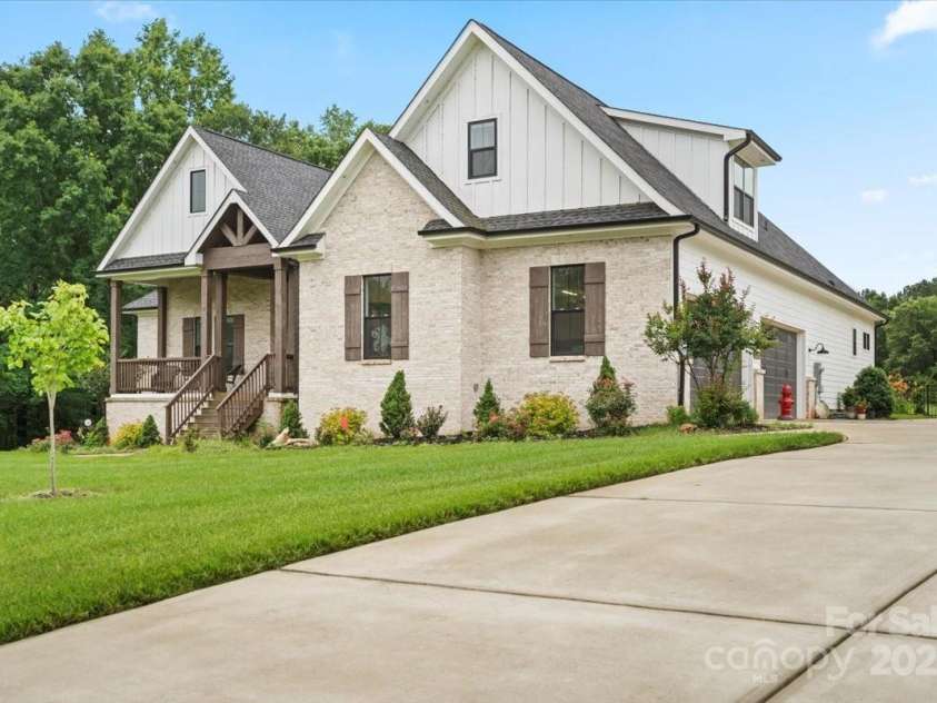 867 Bellegray Road, Clover, SC 29710.  MLS# CAR4262623, YatesRealty ID 34439. Front extended driveway
