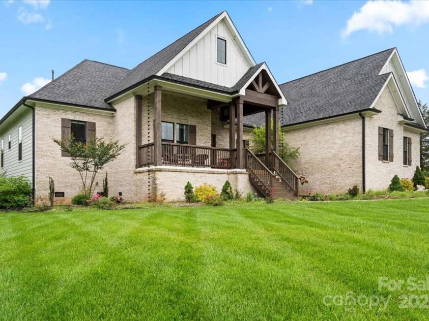 867 Bellegray Road, Clover, SC 29710.  MLS# CAR4262623, YatesRealty ID 34439. Front lawn w/irrigation