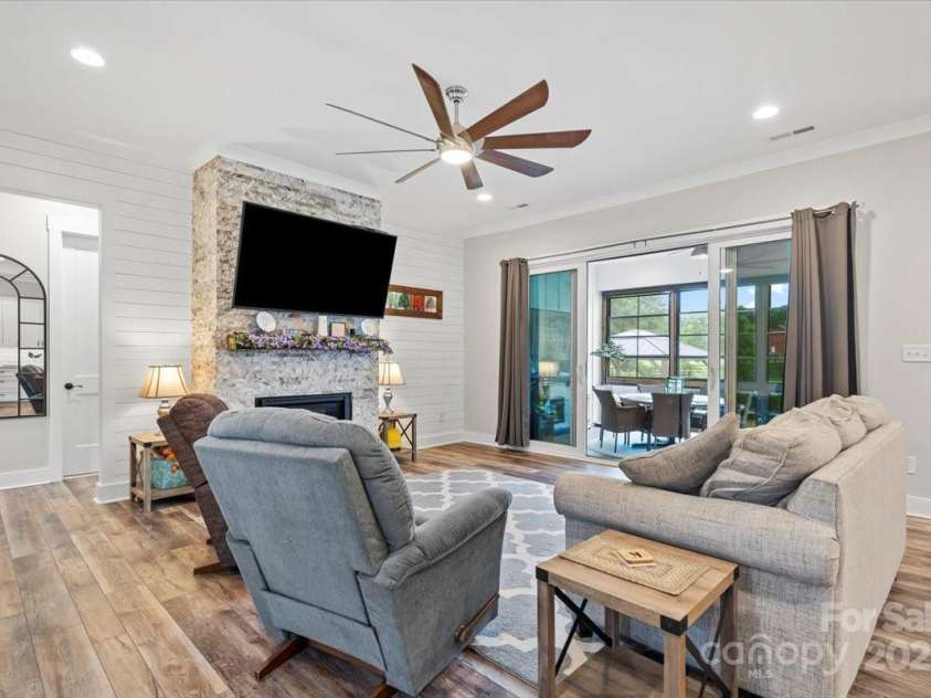 867 Bellegray Road, Clover, SC 29710.  MLS# CAR4262623, YatesRealty ID 34439. Open Living area
