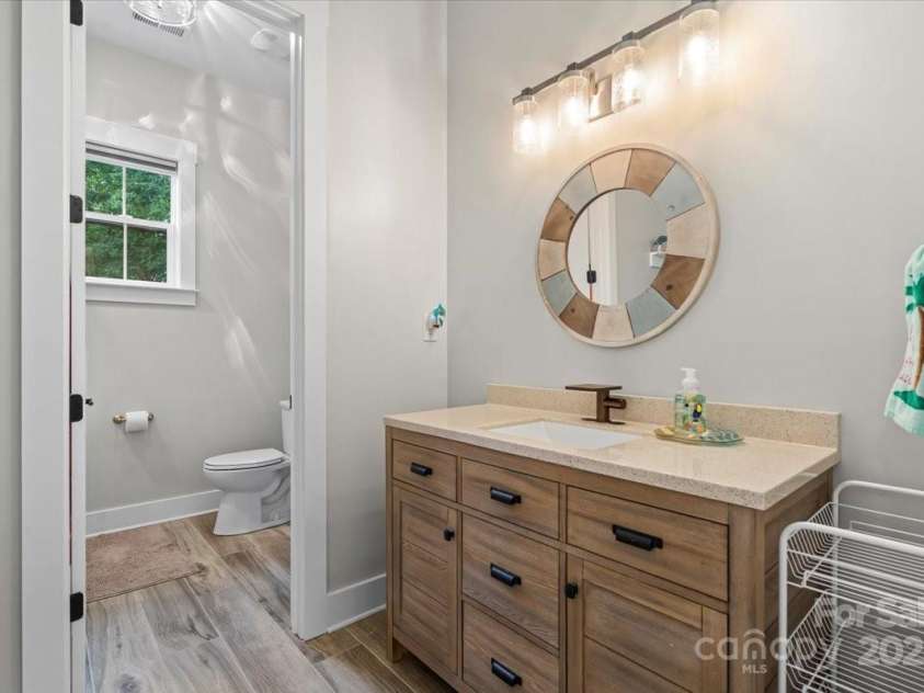 867 Bellegray Road, Clover, SC 29710.  MLS# CAR4262623, YatesRealty ID 34439. Secondary full bathroom on main