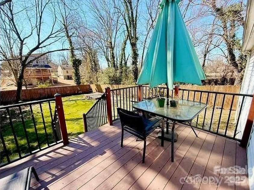 127 11th Street, Salisbury, NC 28144.  MLS# CAR4341611, YatesRealty ID 3444. 