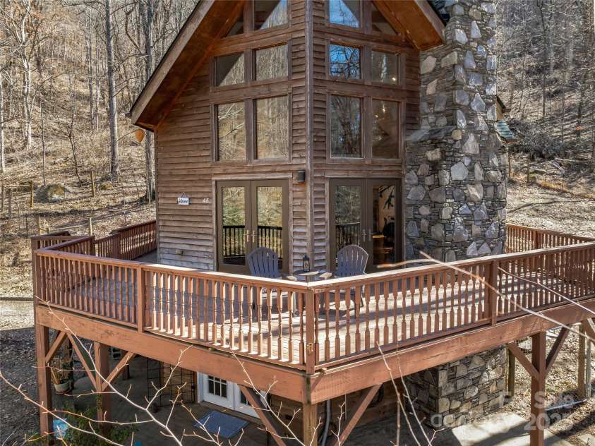45 Wilderness Drive, Weaverville, NC 28787.  MLS# CAR4221623, YatesRealty ID 3444. Floor-to-ceiling windows showcase the amazing views!