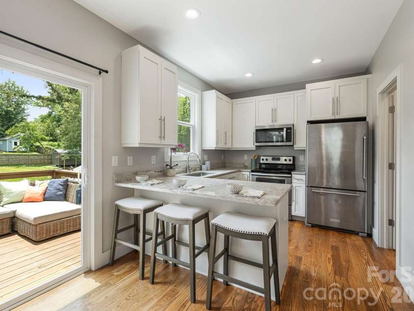 81 Bellevue Road, Asheville, NC 28803.  MLS# CAR4399071, YatesRealty ID 34442. 