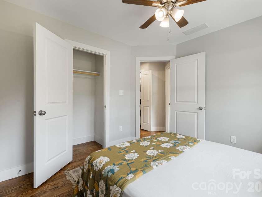 81 Bellevue Road, Asheville, NC 28803.  MLS# CAR4399071, YatesRealty ID 34442. 