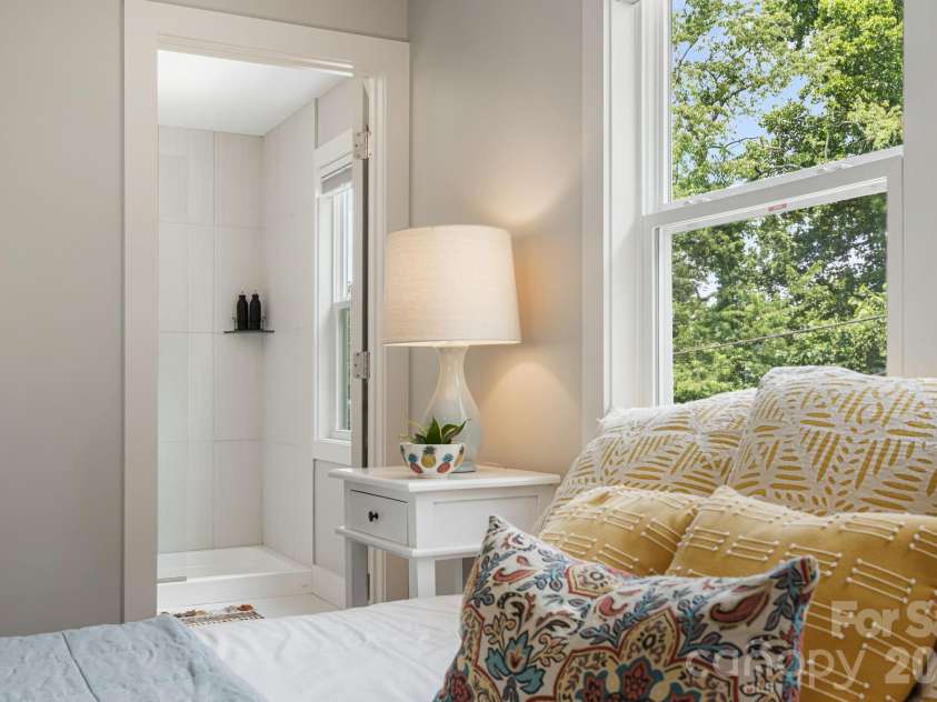 81 Bellevue Road, Asheville, NC 28803.  MLS# CAR4399071, YatesRealty ID 34442. 
