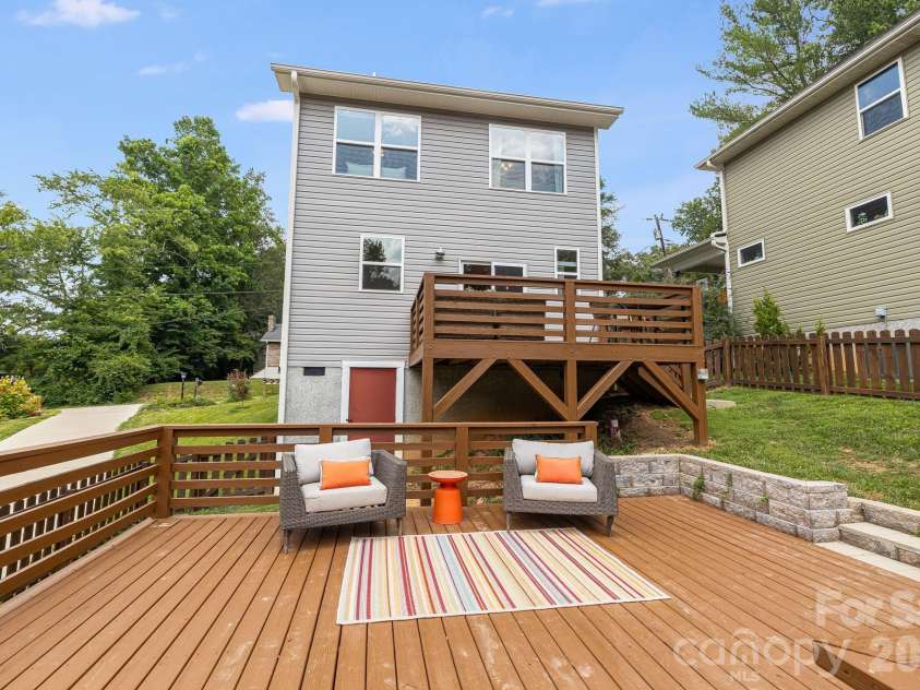 81 Bellevue Road, Asheville, NC 28803.  MLS# CAR4399071, YatesRealty ID 34442. 