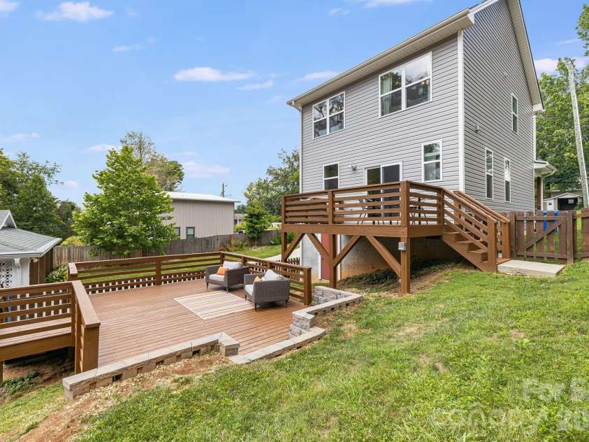 81 Bellevue Road, Asheville, NC 28803.  MLS# CAR4399071, YatesRealty ID 34442. 