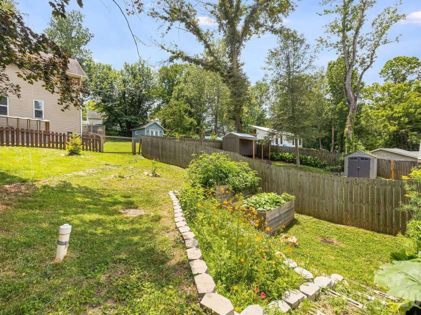 81 Bellevue Road, Asheville, NC 28803.  MLS# CAR4399071, YatesRealty ID 34442. 