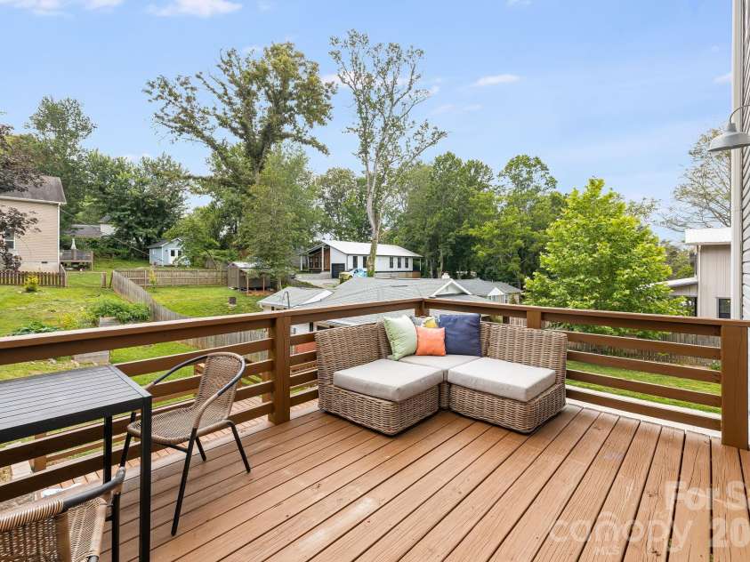 81 Bellevue Road, Asheville, NC 28803.  MLS# CAR4399071, YatesRealty ID 34442. Back decks