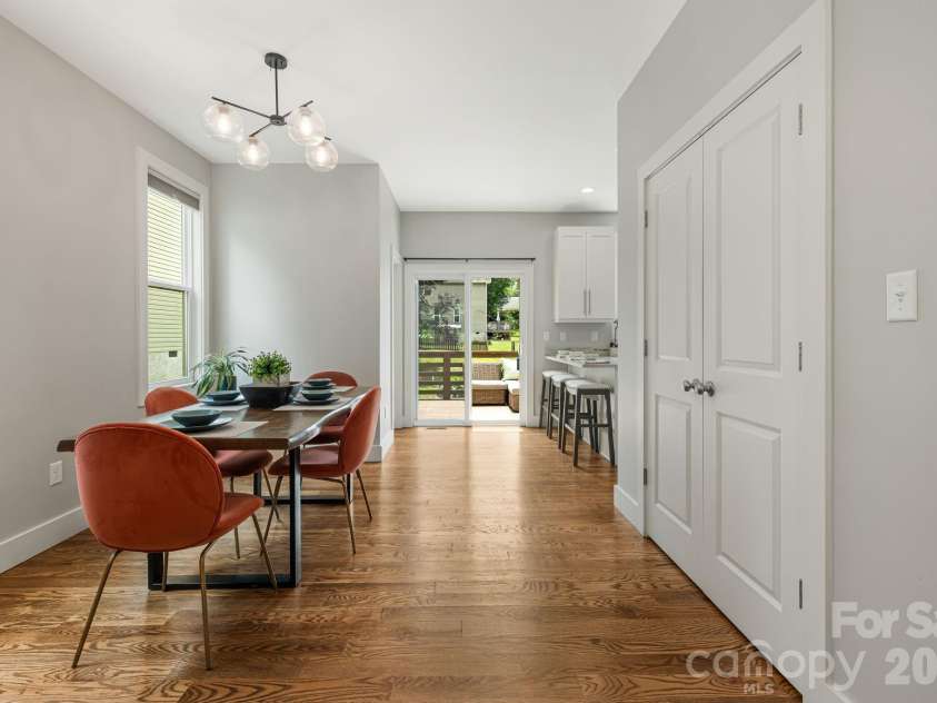 81 Bellevue Road, Asheville, NC 28803.  MLS# CAR4399071, YatesRealty ID 34442. Dining area