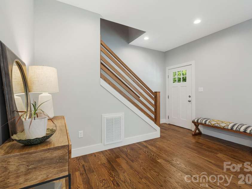81 Bellevue Road, Asheville, NC 28803.  MLS# CAR4399071, YatesRealty ID 34442. Foyer