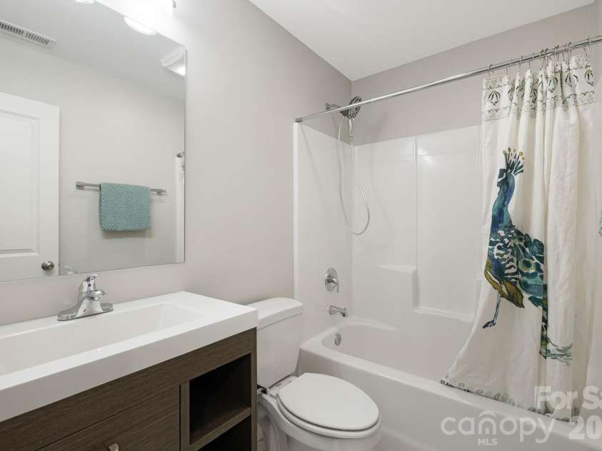 81 Bellevue Road, Asheville, NC 28803.  MLS# CAR4399071, YatesRealty ID 34442. Full bath