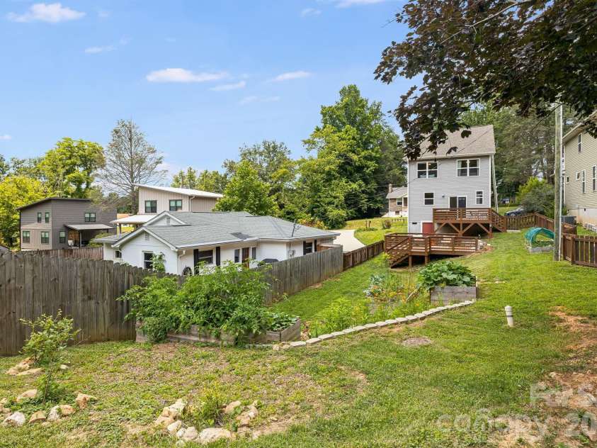 81 Bellevue Road, Asheville, NC 28803.  MLS# CAR4399071, YatesRealty ID 34442. Garden space