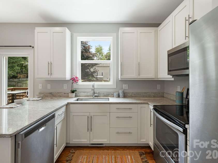 81 Bellevue Road, Asheville, NC 28803.  MLS# CAR4399071, YatesRealty ID 34442. Kitchen