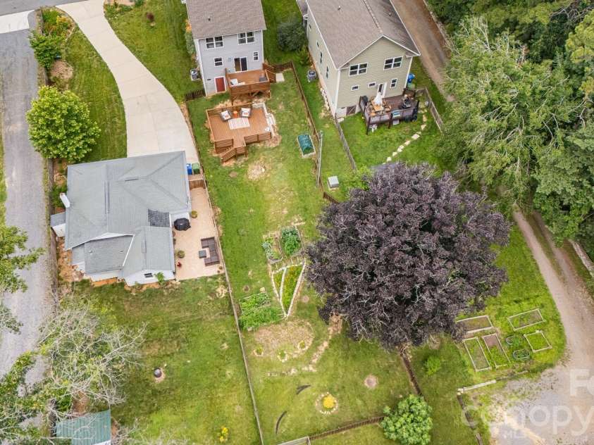 81 Bellevue Road, Asheville, NC 28803.  MLS# CAR4399071, YatesRealty ID 34442. Overview