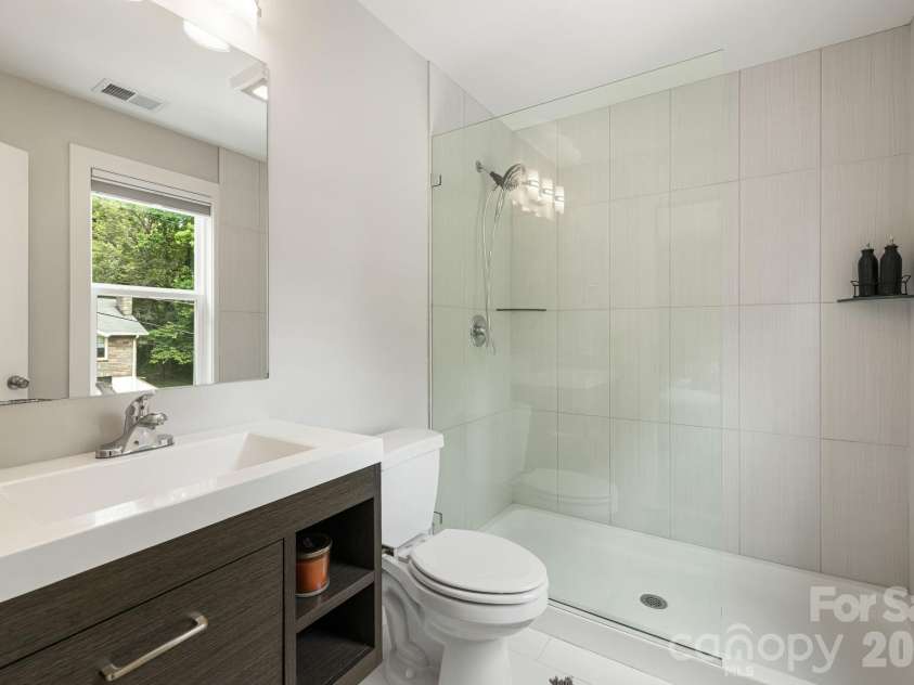 81 Bellevue Road, Asheville, NC 28803.  MLS# CAR4399071, YatesRealty ID 34442. Primary bathroom