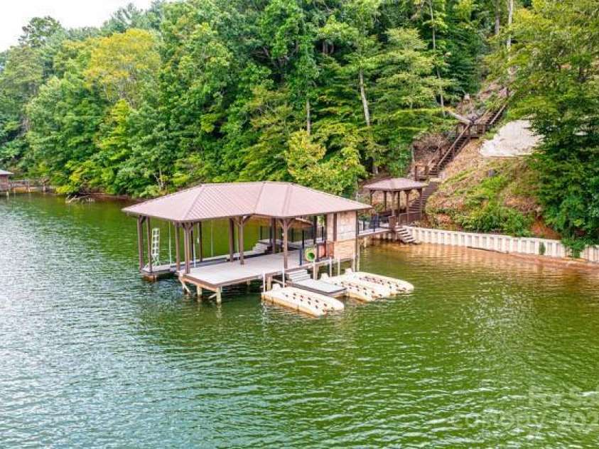 833 36th Avenue Place, Hickory, NC 28601.  MLS# CAR4296238, YatesRealty ID 34442. 