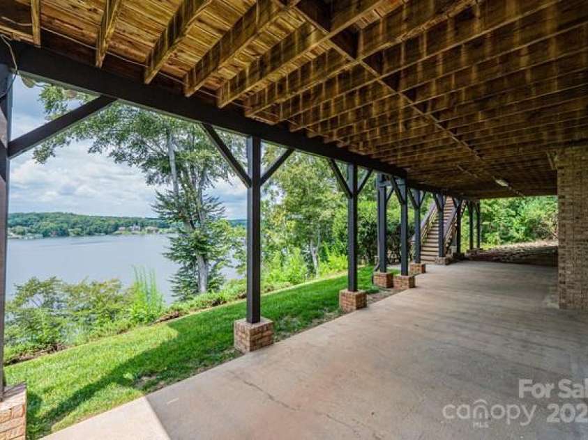 833 36th Avenue Place, Hickory, NC 28601.  MLS# CAR4296238, YatesRealty ID 34442. 