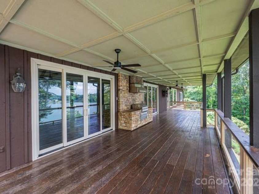 833 36th Avenue Place, Hickory, NC 28601.  MLS# CAR4296238, YatesRealty ID 34442. 