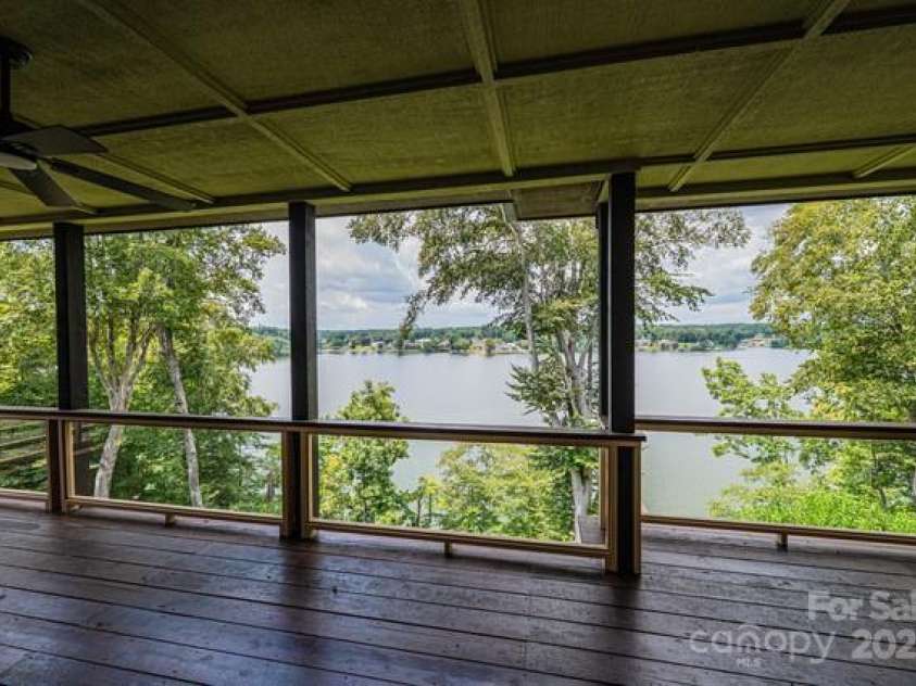 833 36th Avenue Place, Hickory, NC 28601.  MLS# CAR4296238, YatesRealty ID 34442. 