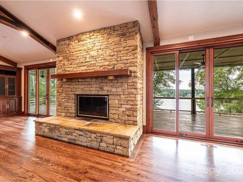 833 36th Avenue Place, Hickory, NC 28601.  MLS# CAR4296238, YatesRealty ID 34442. 