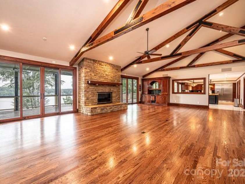 833 36th Avenue Place, Hickory, NC 28601.  MLS# CAR4296238, YatesRealty ID 34442. 