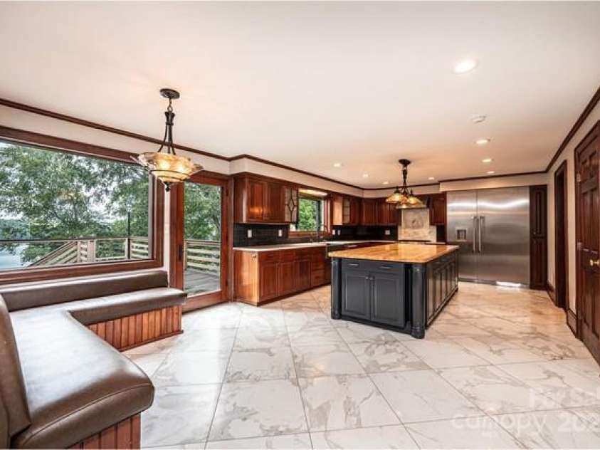 833 36th Avenue Place, Hickory, NC 28601.  MLS# CAR4296238, YatesRealty ID 34442. 