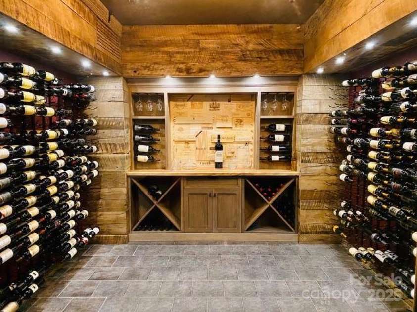 833 36th Avenue Place, Hickory, NC 28601.  MLS# CAR4296238, YatesRealty ID 34442. 