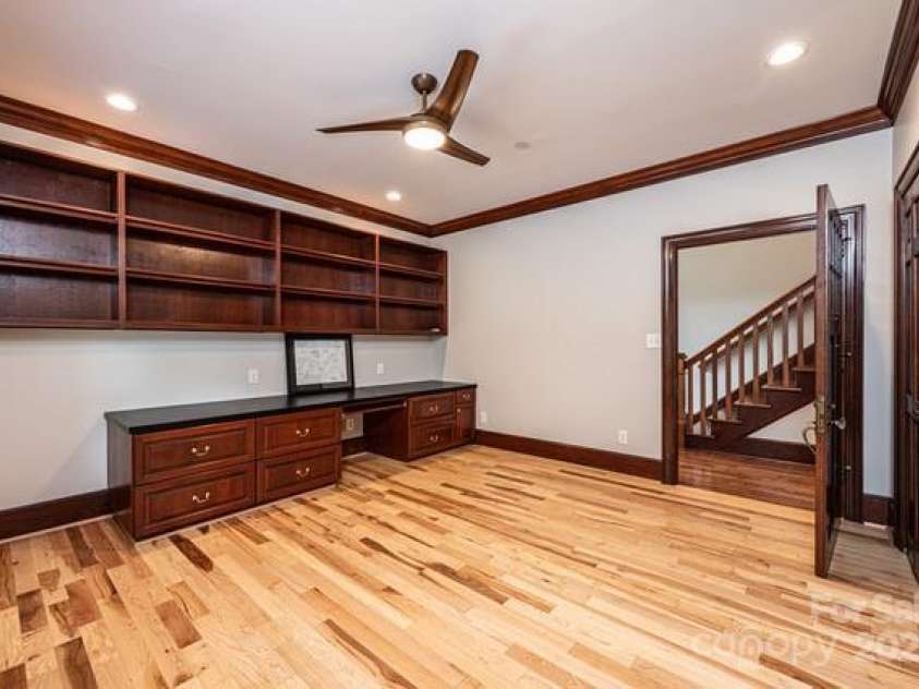 833 36th Avenue Place, Hickory, NC 28601.  MLS# CAR4296238, YatesRealty ID 34442. 