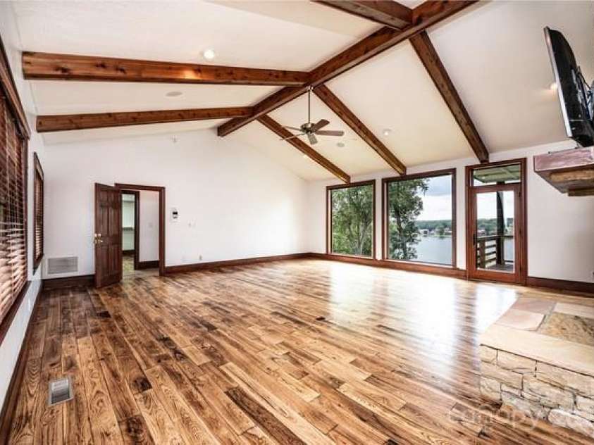 833 36th Avenue Place, Hickory, NC 28601.  MLS# CAR4296238, YatesRealty ID 34442. 