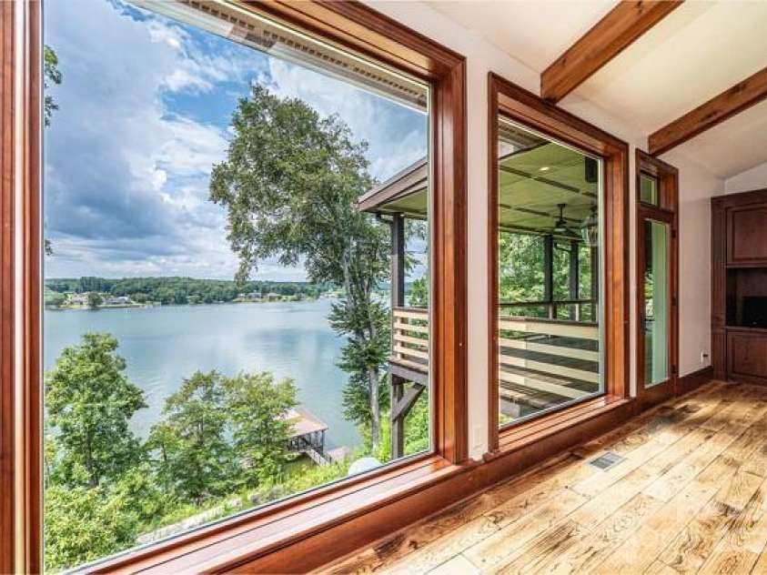 833 36th Avenue Place, Hickory, NC 28601.  MLS# CAR4296238, YatesRealty ID 34442. 