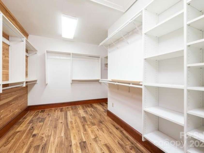 833 36th Avenue Place, Hickory, NC 28601.  MLS# CAR4296238, YatesRealty ID 34442. 