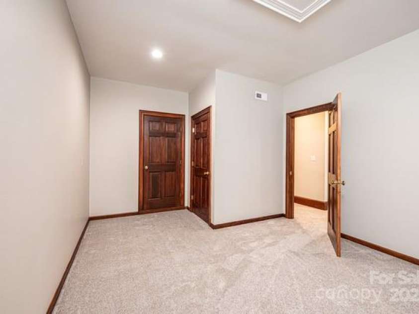 833 36th Avenue Place, Hickory, NC 28601.  MLS# CAR4296238, YatesRealty ID 34442. 