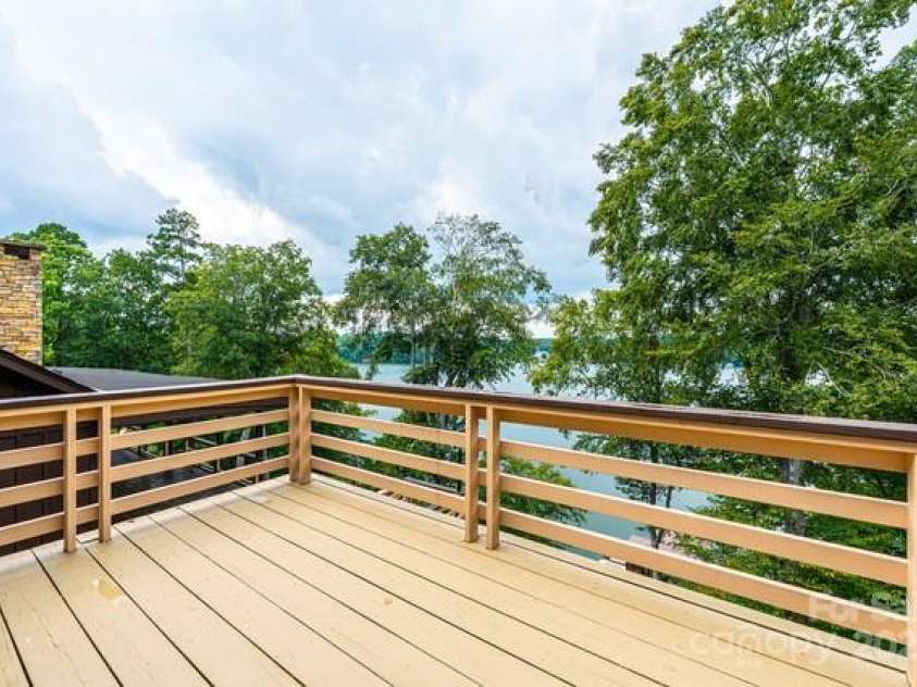 833 36th Avenue Place, Hickory, NC 28601.  MLS# CAR4296238, YatesRealty ID 34442. 